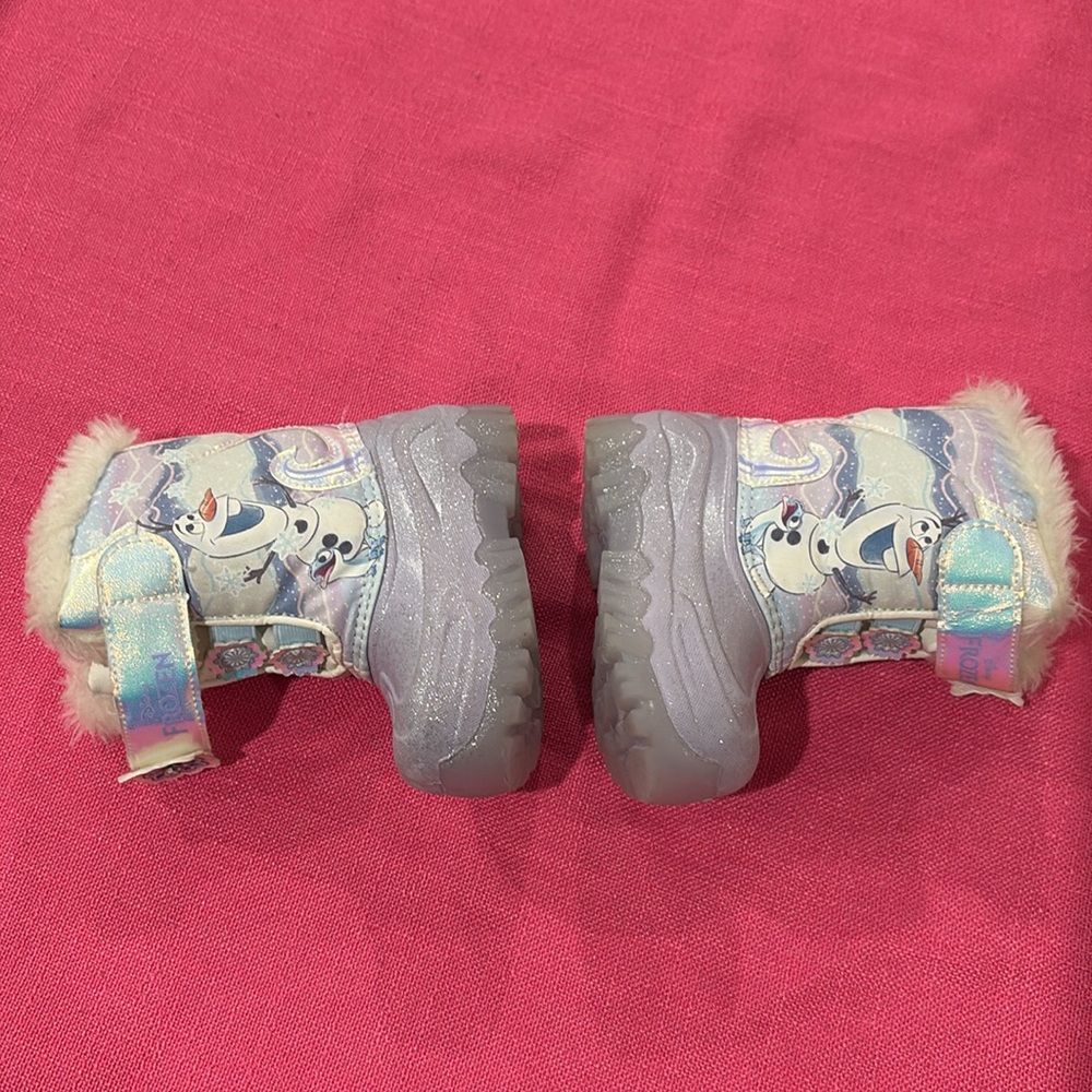 Snow Boots - Picture 3 of 10